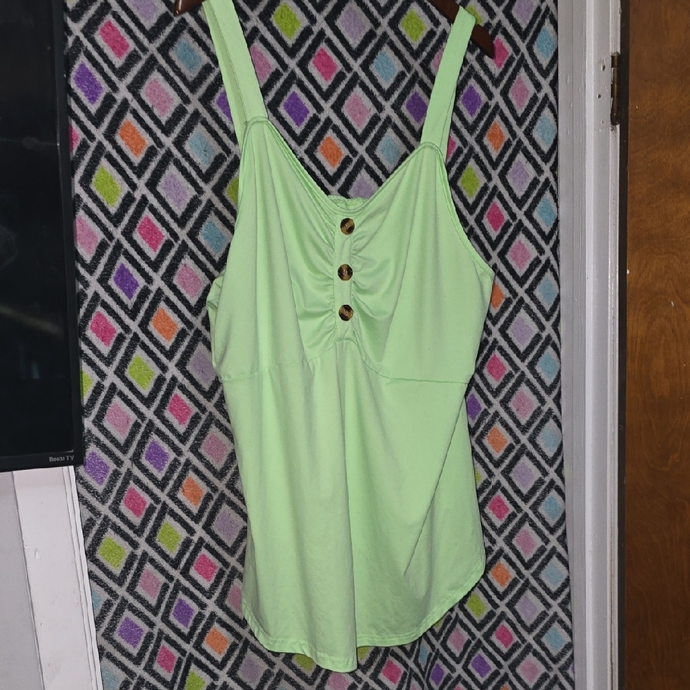 SHEIN Light Green Buttoned Tank Top